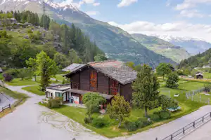 Camping Grächbiel - Blick auf das Hauptgebäude auf dem Campingplatz