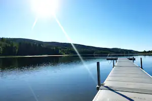 Naturcamping Lagom Camping Gräsmarksgården - Badesteg am Wasser