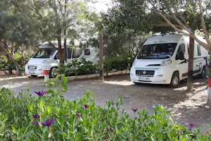 Camping Grammeno - Wohnwagen- und Wohnmobilstellplatz zwischen Bäumen