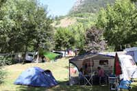 Camping Grand Combin  -  Wohnwagen- und Zeltstellplatz vom Campingplatz im Grünen