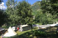 Camping Grand Combin  -  Wohnwagen- und Zeltstellplatz vom Campingplatz mit Blick auf die Alpen