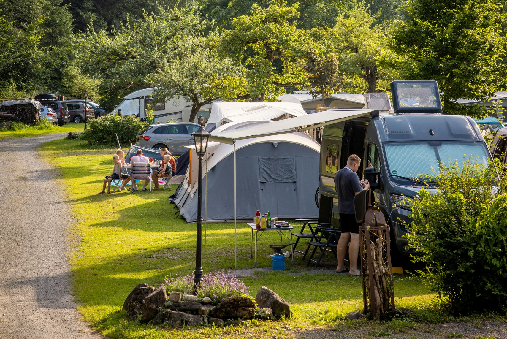 Camping Grassi - Standplätze im Grünen auf dem Campingplatz