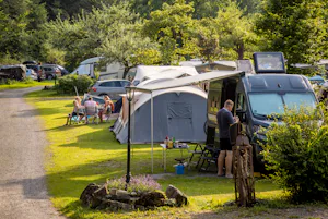 Camping Grassi - Standplätze im Grünen auf dem Campingplatz