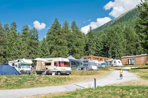 Camping Gravatscha - Wohnwagen- und Zeltstellplatz am Waldrand