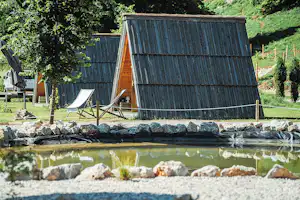 Camping Garden Park - Mietunterkünfte am Teich