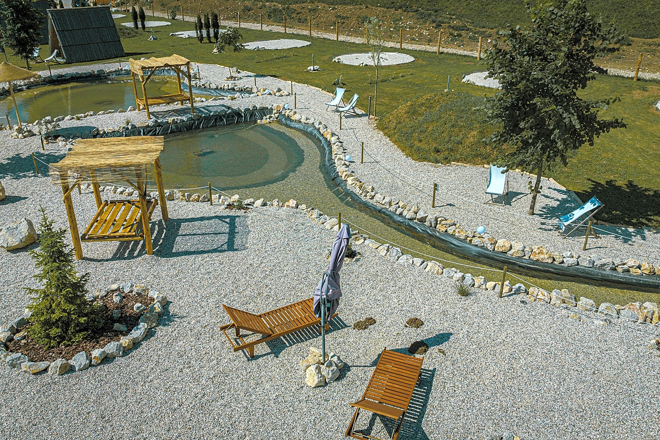 Camping Garden Park - Sonnenliegen am Wasser