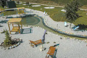 Camping Garden Park - Sonnenliegen am Wasser