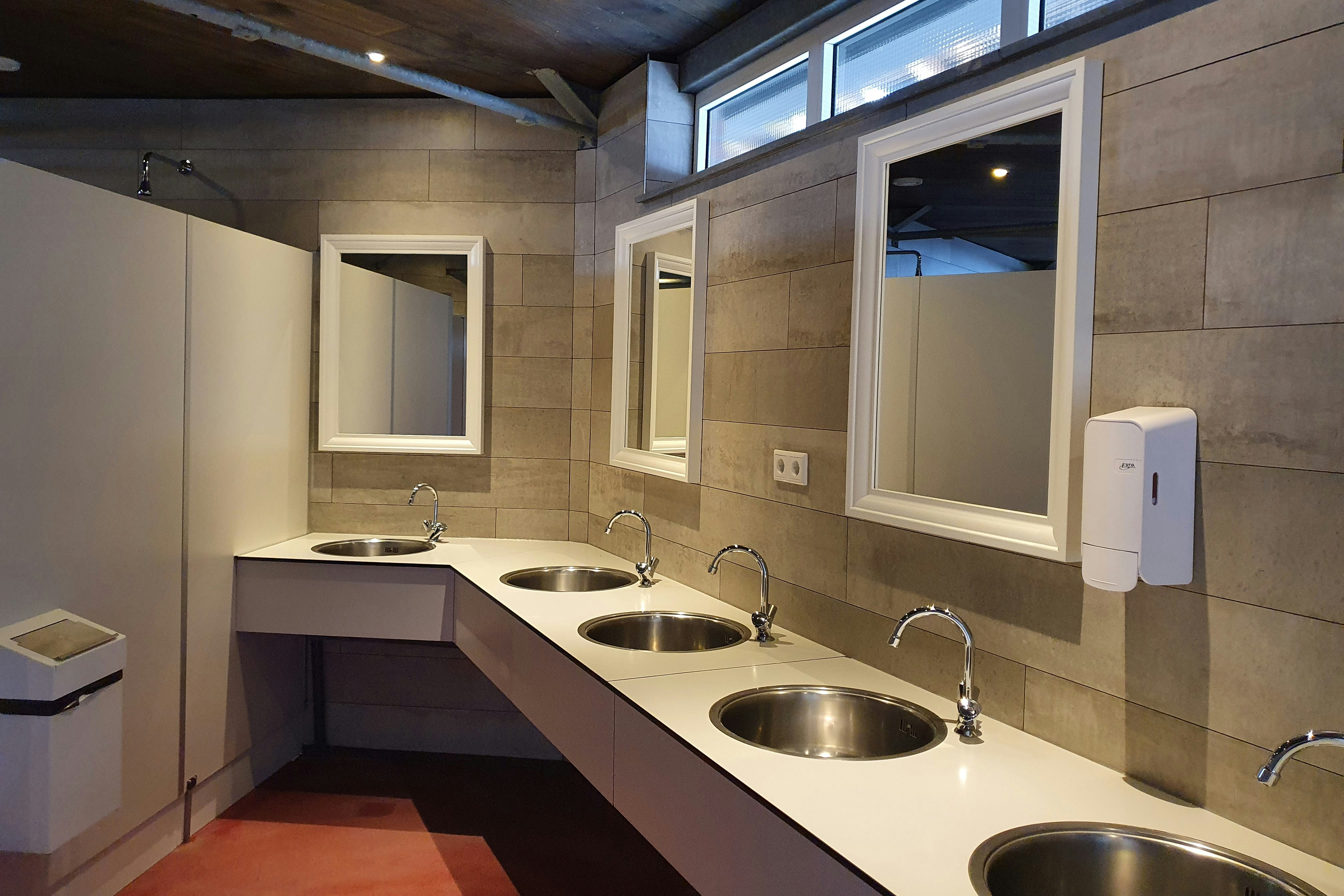 Camping Grensheuvel  - Innenansicht des Sanitärgebäudes