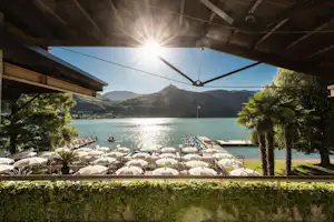 Camping Gretl am See - Terrasse vom Restaurant auf dem Campingplatz am Ufer des Kalterer Sees