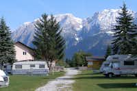 Camping Grimmingsicht  -  Wohnwagen- und Zeltstellplatz mit Blick auf die Berge