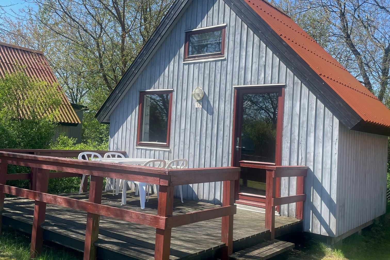 Grindsted Aktiv Camping  Camping Grindsted Aktiv  - Mobilheim mit Terrasse auf dem Campingplatz