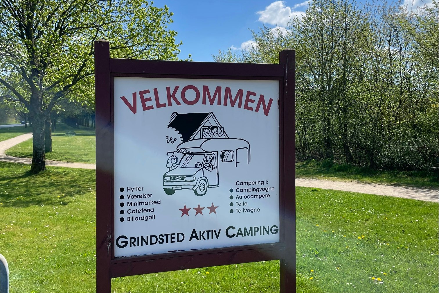 Grindsted Aktiv Camping  Camping Grindsted Aktiv - Eingangsschild auf dem Campingplatz
