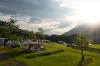 Camping Grosswalsertal  -  Wohnwagen- und Zeltstellplatz mit Blick auf die Berge