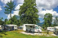 Camping Grubhof -  Wohnwagenstellplätze auf dem Campingplatz mit Blick auf den Berge 