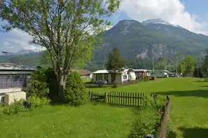 Camping Grund - Wohnwagen- und Zeltstellplatz mit Blick auf die Berge