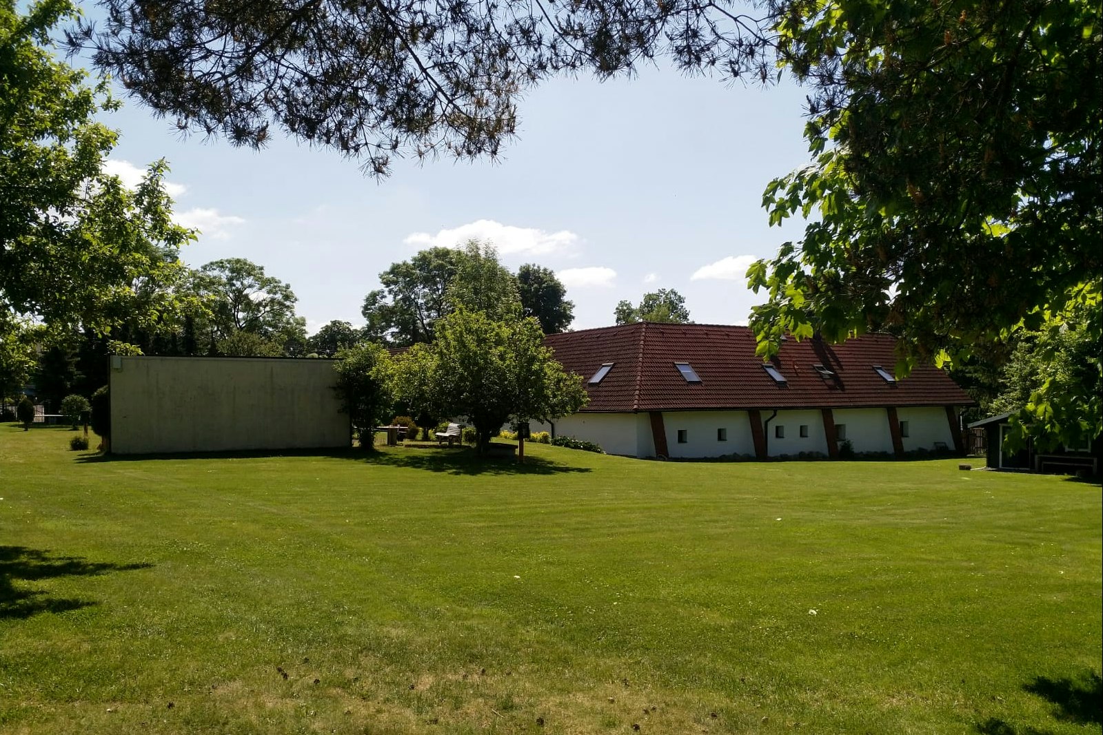 Camping Guesthouse Plí?kovice  Camping Guesthouse Plíškovice - Blick auf den Campingplatz im Grünen