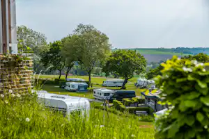 EuroParcs Gulperberg Camping Gulperberg Panorama - Blick auf die Stellplätze im Grünen