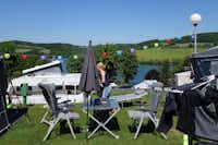 Camping Gut Kalberschnacke  -  Wohnwagen- und Zeltstellplatz vom Campingplatz mit Blick auf den Fluss
