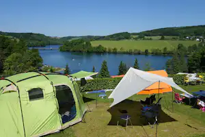 Camping Gut Kalberschnacke - Zeltplatz vom Campingplatz mit Blick auf den Fluss Lister