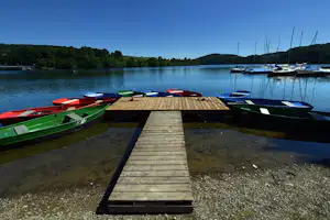 Camping Gut Kalberschnacke - Boote vom Campingplatz auf dem Fluss am Campingplatz