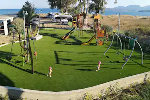 Camping Gythion Bay - Spielplatz vom Campingplatz am Strand