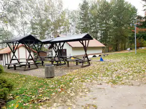 Camping Halbendorfer See - Sitzbaenke.jpg