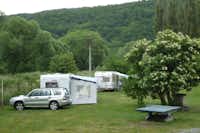 Camping Hana -  Wohnwagenstellplätze auf dem Campingplatz im Grünen