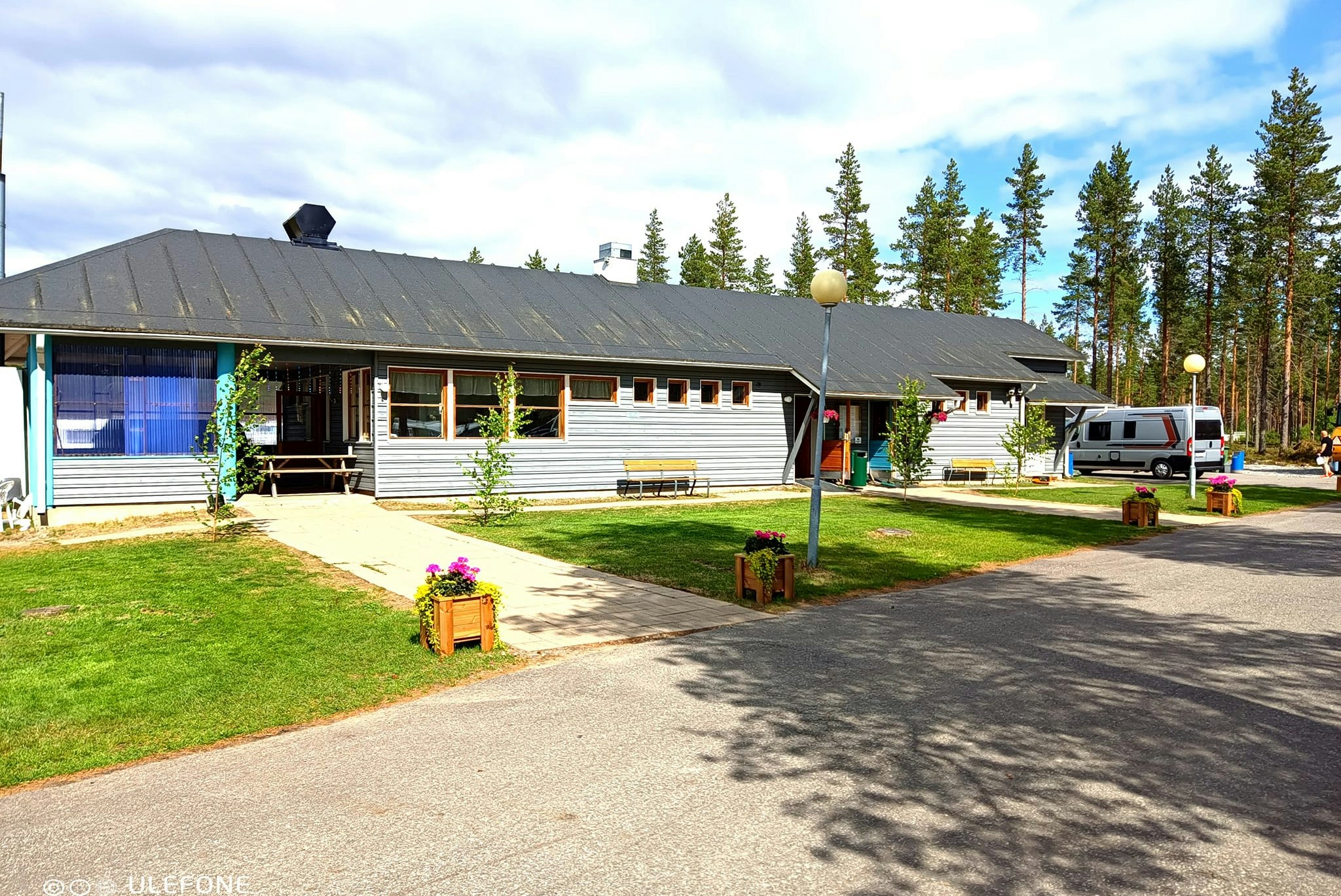 Camping Happy Beach - Blick auf das Servicegebäude auf dem Campingplatz