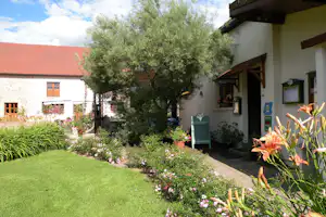 Camping Hautoreille - Blick auf das Rezeptionsgebäude auf dem Campingplatz