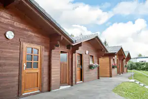 Camping Heidehof - Blockhütten auf dem Campingplatz