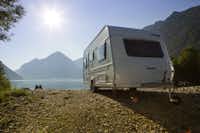 Camping Heiterwanger See - Wohnwagenstellplatz mit Blick auf den See