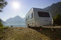 Camping Heiterwanger See - Wohnwagenstellplatz mit Blick auf den See