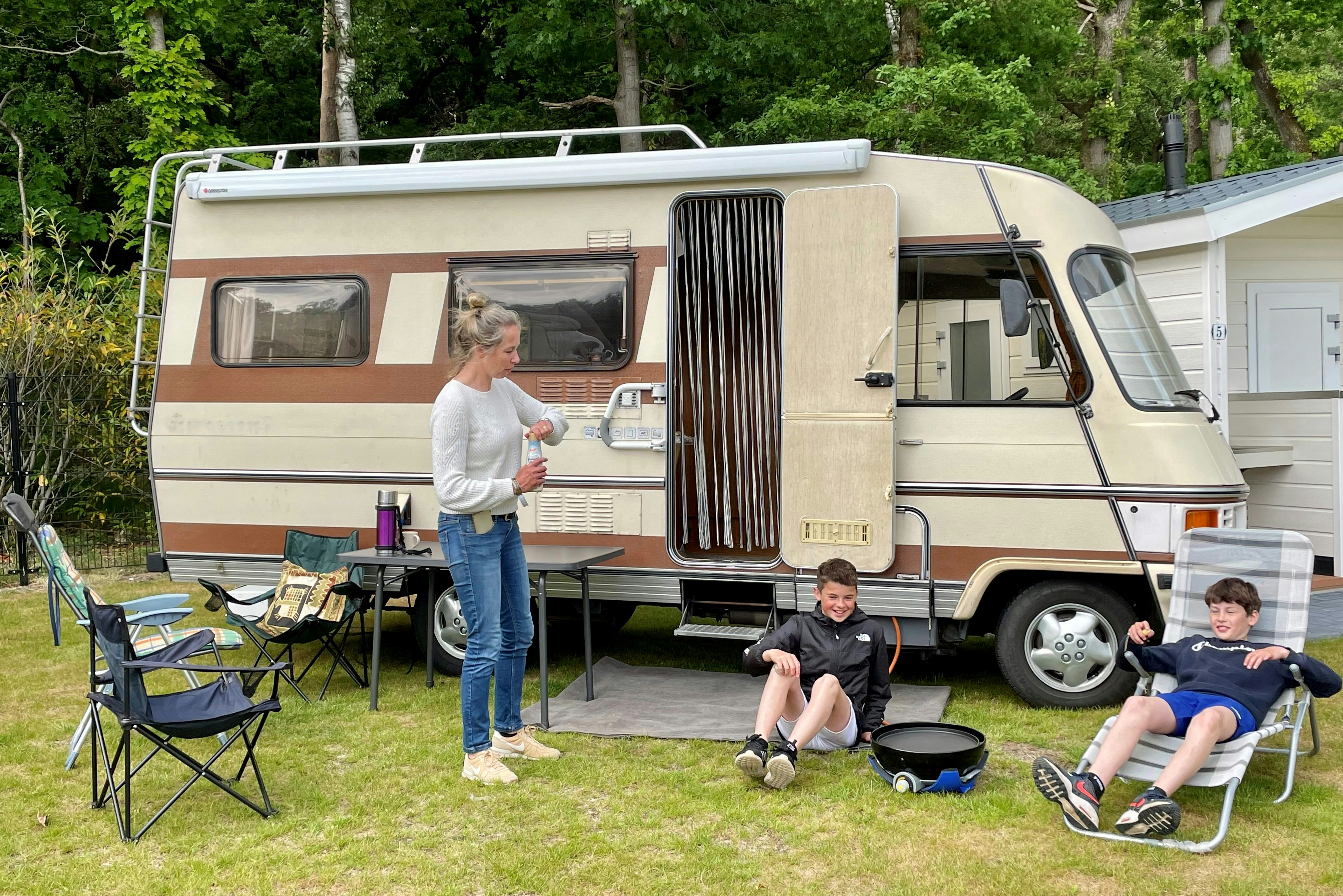 Camping Het Drouwenerzand - Familie auf einem Standplatz