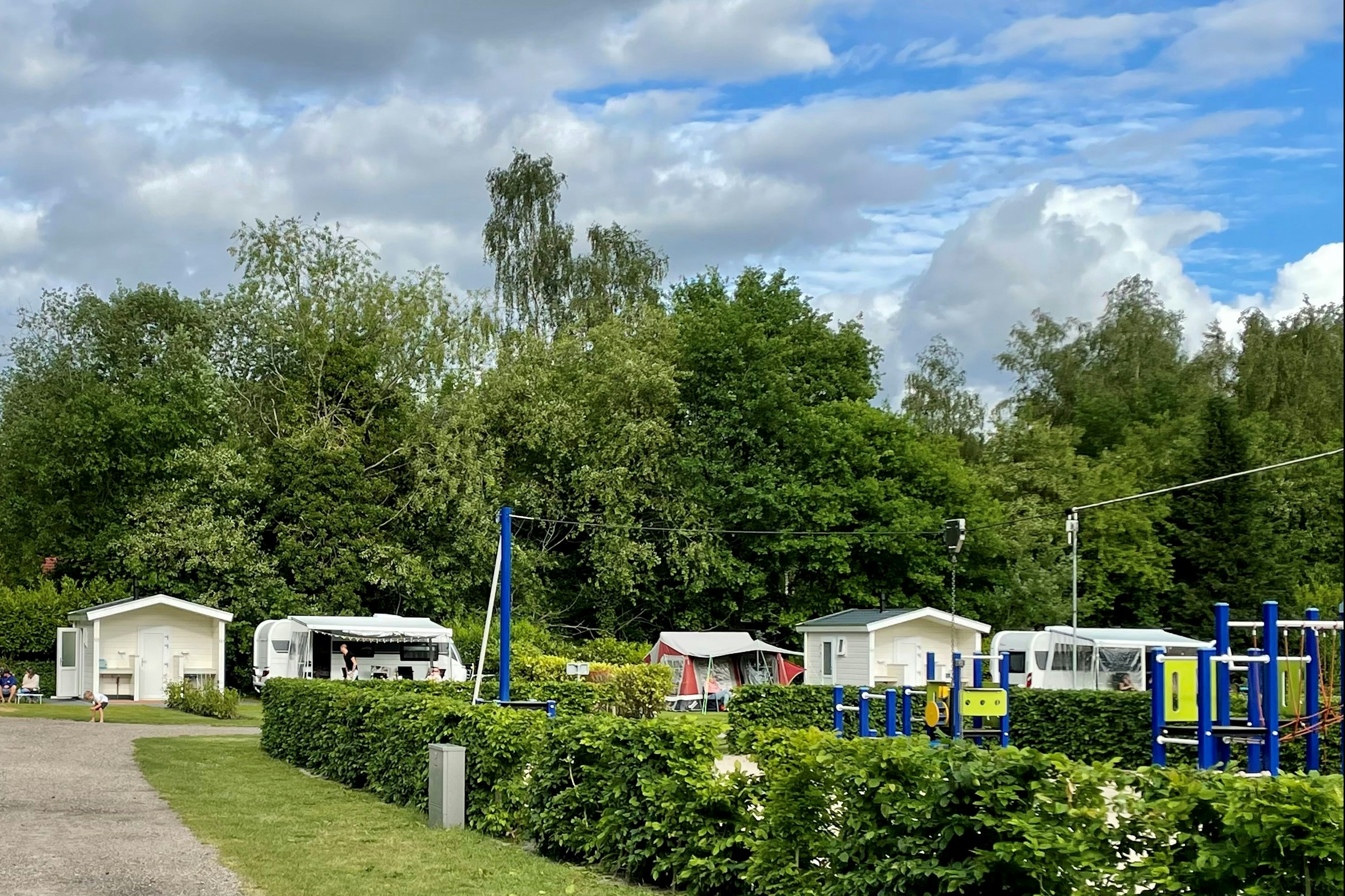 Camping Het Drouwenerzand - Kinderspielplatz neben den Standplätzen