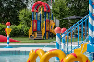 Camping Het Eibernest - Kinderwasserspielplatz und Pool im Grünen auf dem Campingplatz