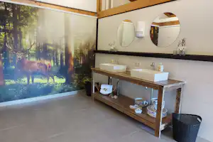 Camping het Smitske - Innenansicht des Sanitärgebäudes