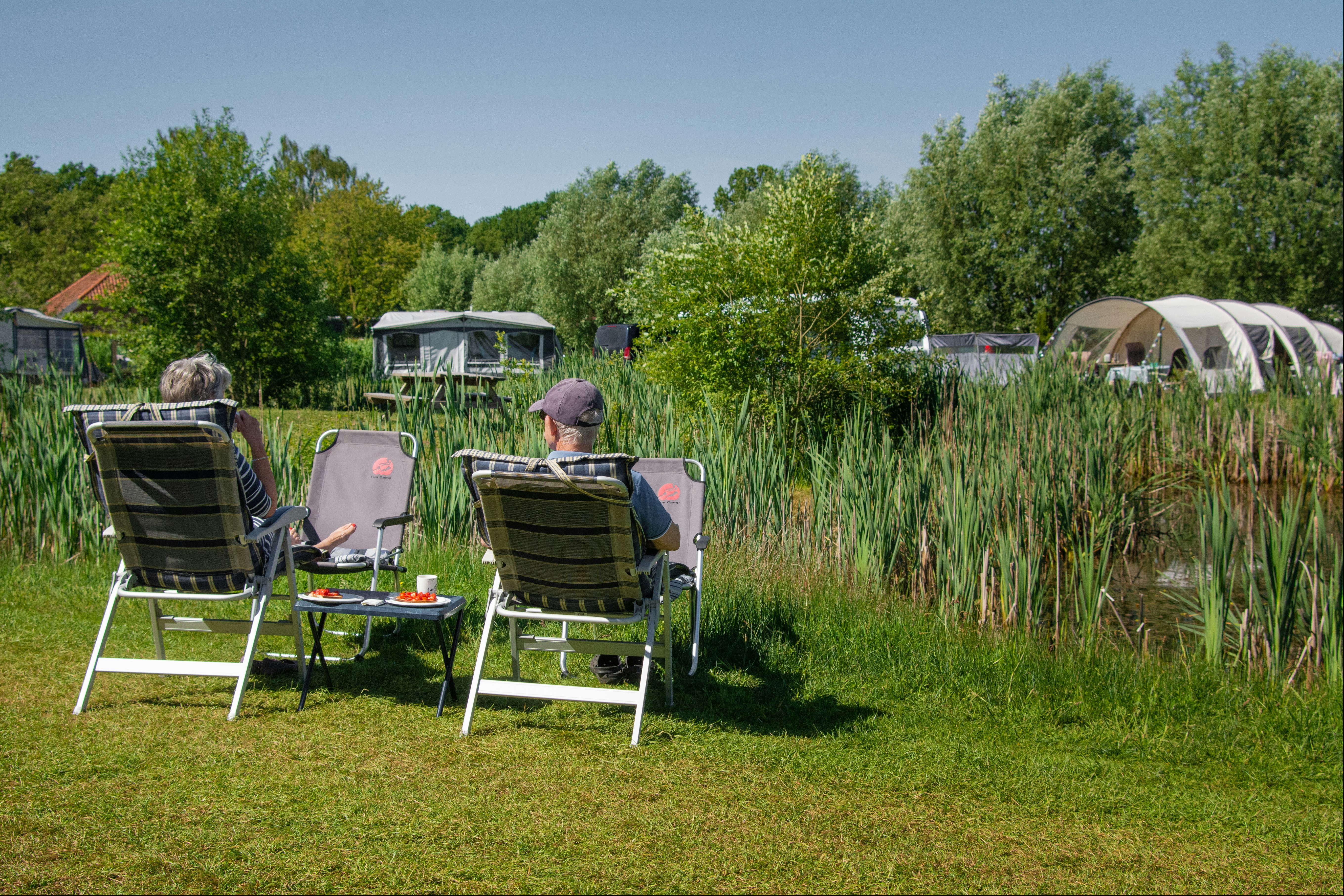 Camping Het Waldhoorn - Gäste entspannen auf dem Campingplatz
