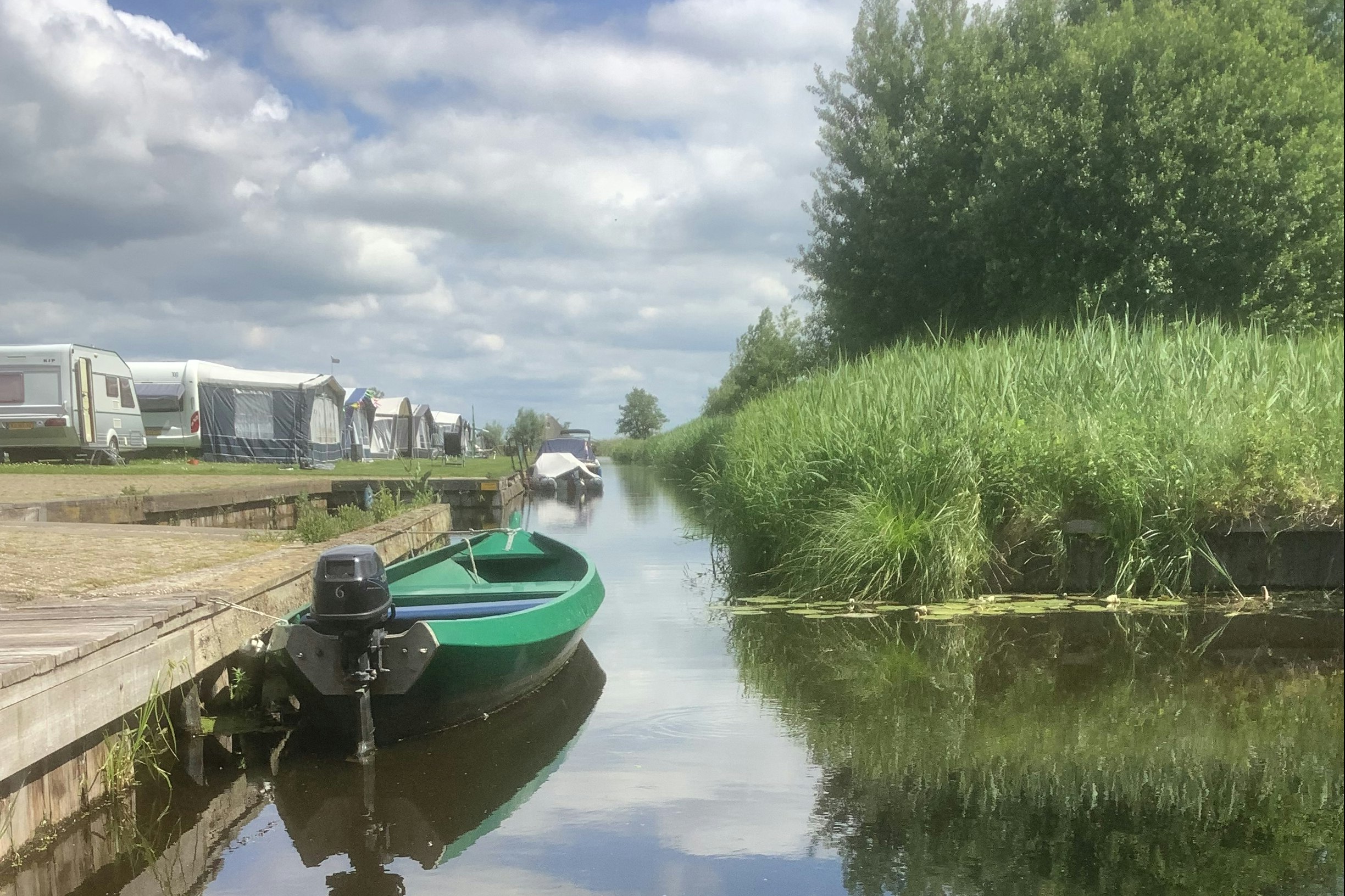 Camping Het Waterhoentje - Standplätze direkt am Ufer des Flusses