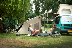 Camping Hitjesvijver - Camper entspannen auf ihrem Standplatz