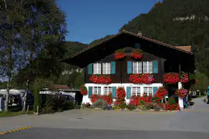 Camping Hobby (3) - Traditionelles Alpen-Bauernhaus am Campingplatz