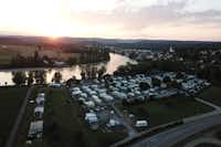 Camping Hochrhein - Campingplatz Luftaufnahme mit Blick auf den Sonnenuntergang