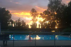 Camping Hochrhein - Campingplatz mit Pool mit Blick auf Sonnenuntergang