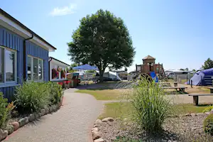 Camping Hohe Leuchte - Spielplatz am Wohnwagen- und Zeltstellplatz auf dem Campingplatz