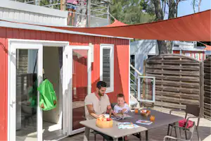 Camping Holiday Green - Mobilheim mit Terrasse auf dem Campingplatz