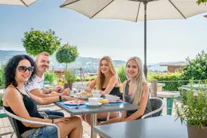Camping Hüttenberg - Gartenterrasse auf dem Campingplatz