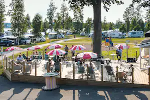 Camping Hultsfred - Terrasse des Cafés auf dem Campingplatz