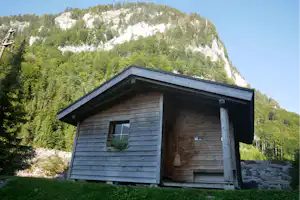 Camping Husky Lodge - Mietunterkuenfte Lage am Berg