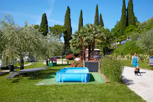 Camping Ideal Molino - Planschbecken und Volleyballfeld auf dem Campingplatz
