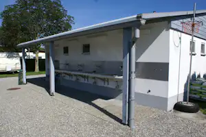 Camping Idyll - Sanitärgebäude auf dem Campingplatz