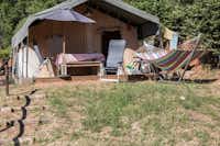 Camping Il Falcone  -  Mobilheim vom Campingplatz mit Veranda und Hängematte